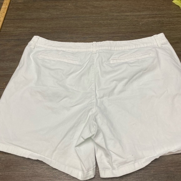 A New Day Women's Mid-Rise Everyday
Shorts - a New Day White 20 - Picture 5 of 6